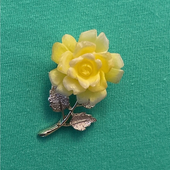 Source Unknown Jewelry - Vintage Medium Yellow Rose Brooch.